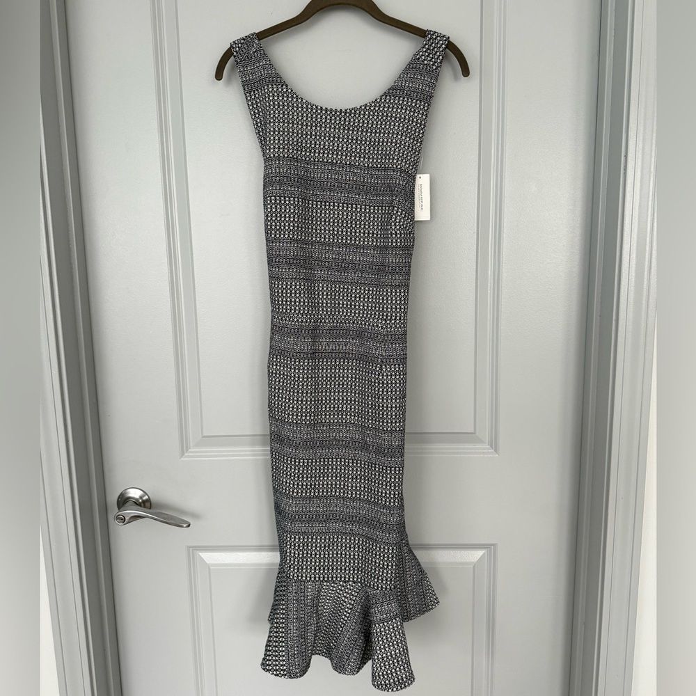 NWT Banana Republic Sleeveless Gray Patterned Mermaid Hem Dress